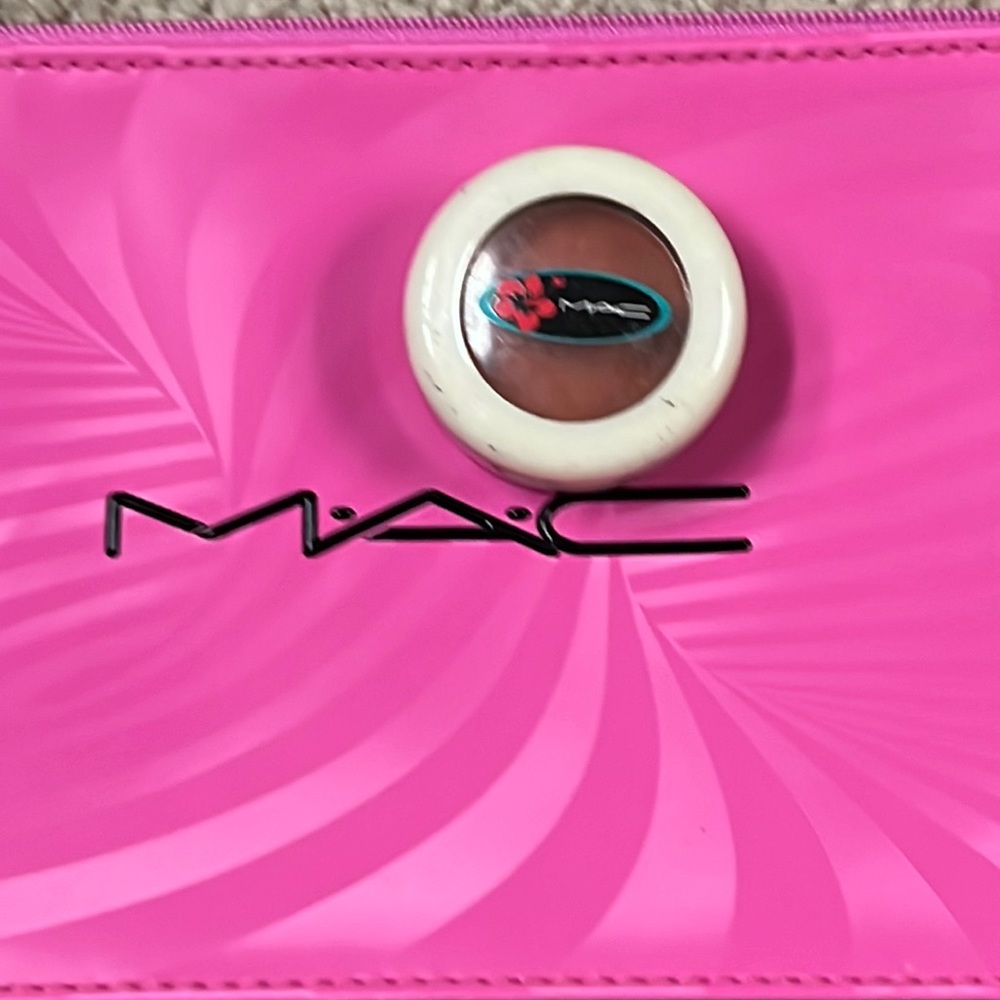 MAC SAFFRON satin eyeshadow